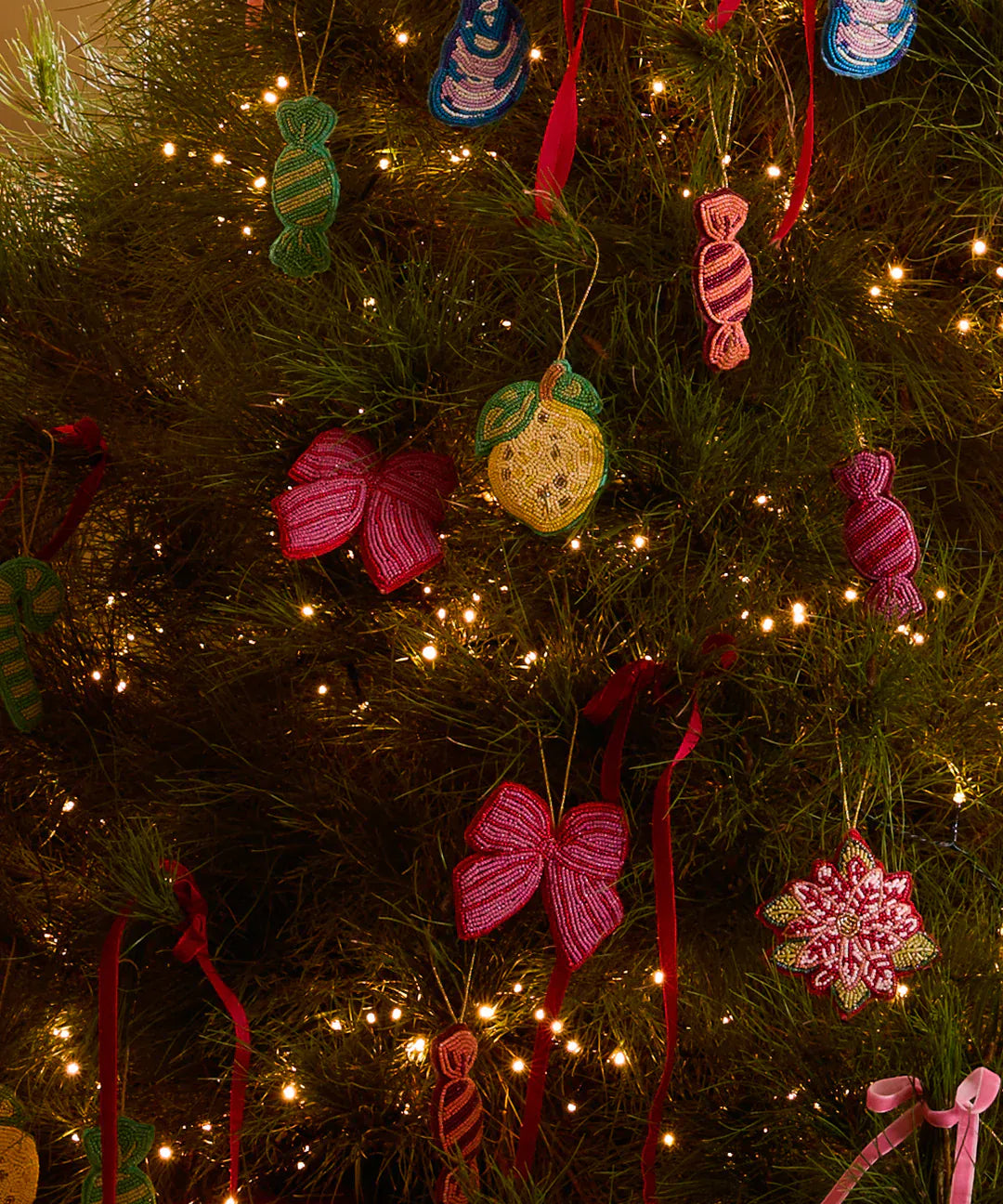 BDC06-beaded-bow-pink-christmas-decoration-styled-living-room-5_jpg.webp