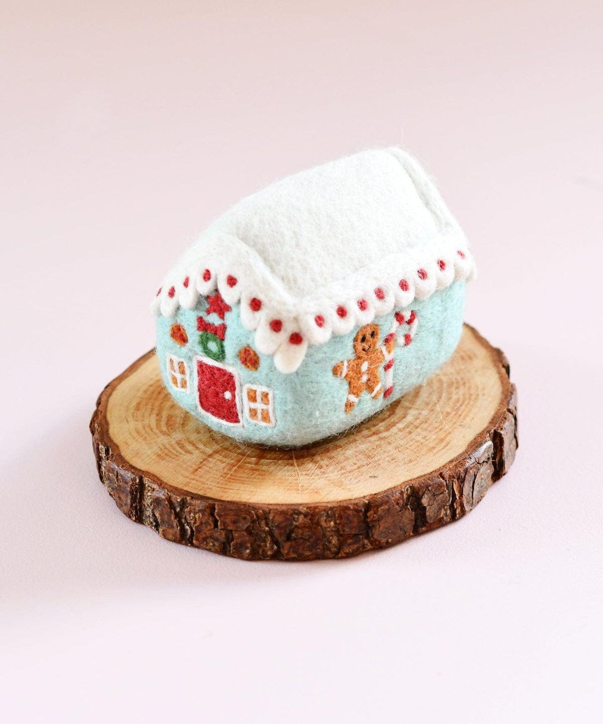 Felt-Gingerbread-House-5_018abaf9-670e-40f7-a1f7-aac82a3f9005.jpg