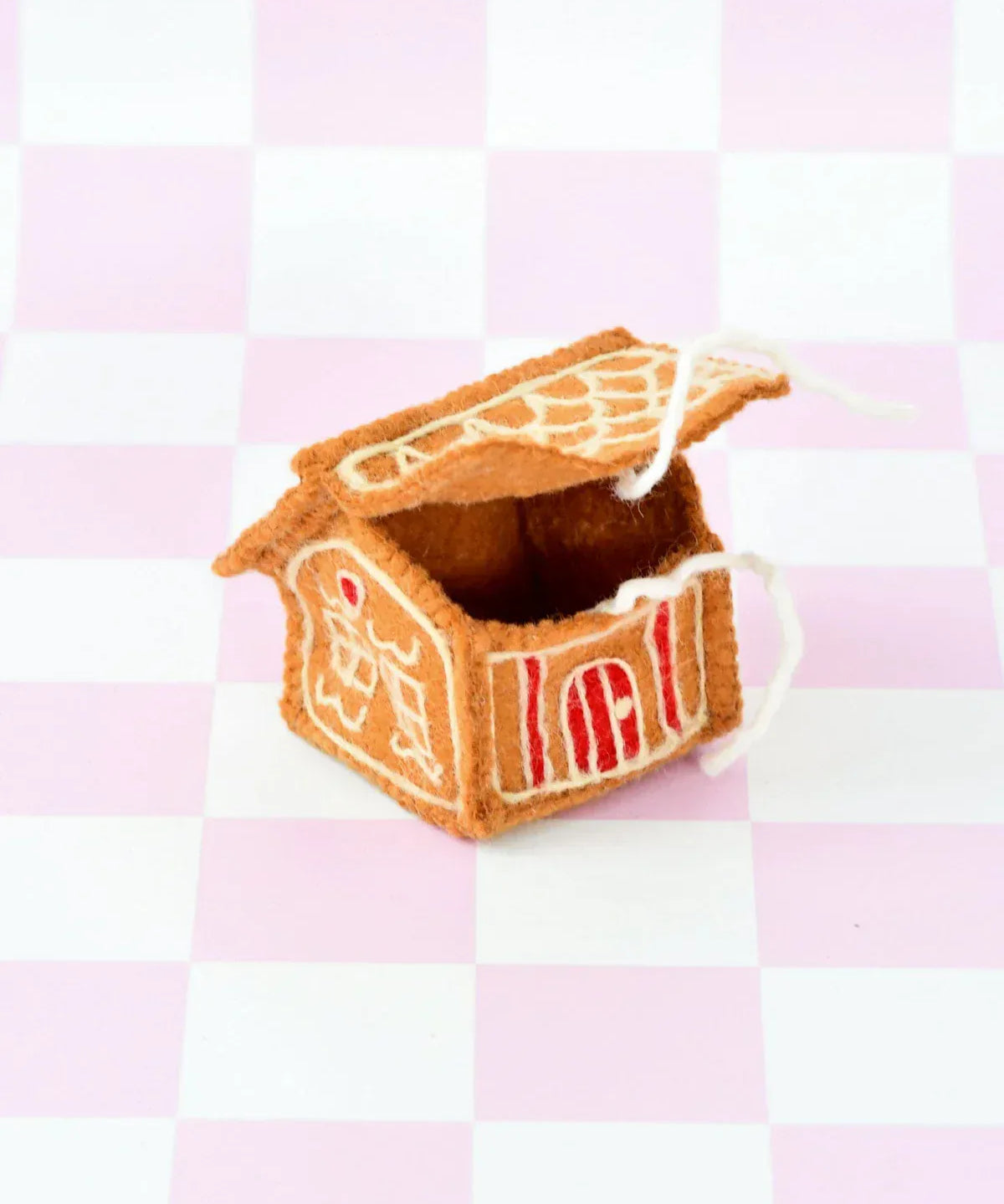 Felt-Gingerbread-Houses-20_jpg.webp