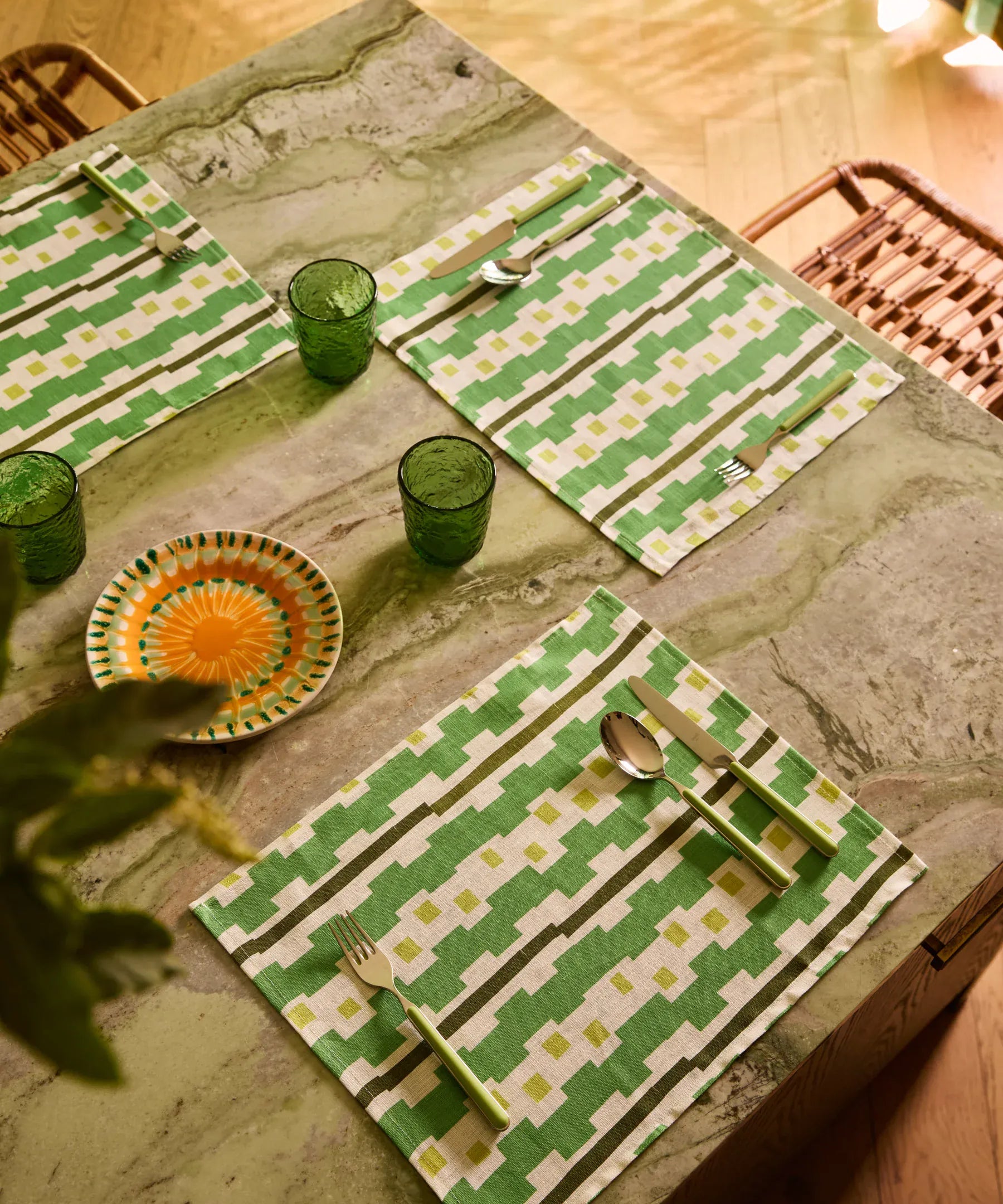 GT14-gem-green-glass-tumbler-dining-room-styled-5_jpg.webp
