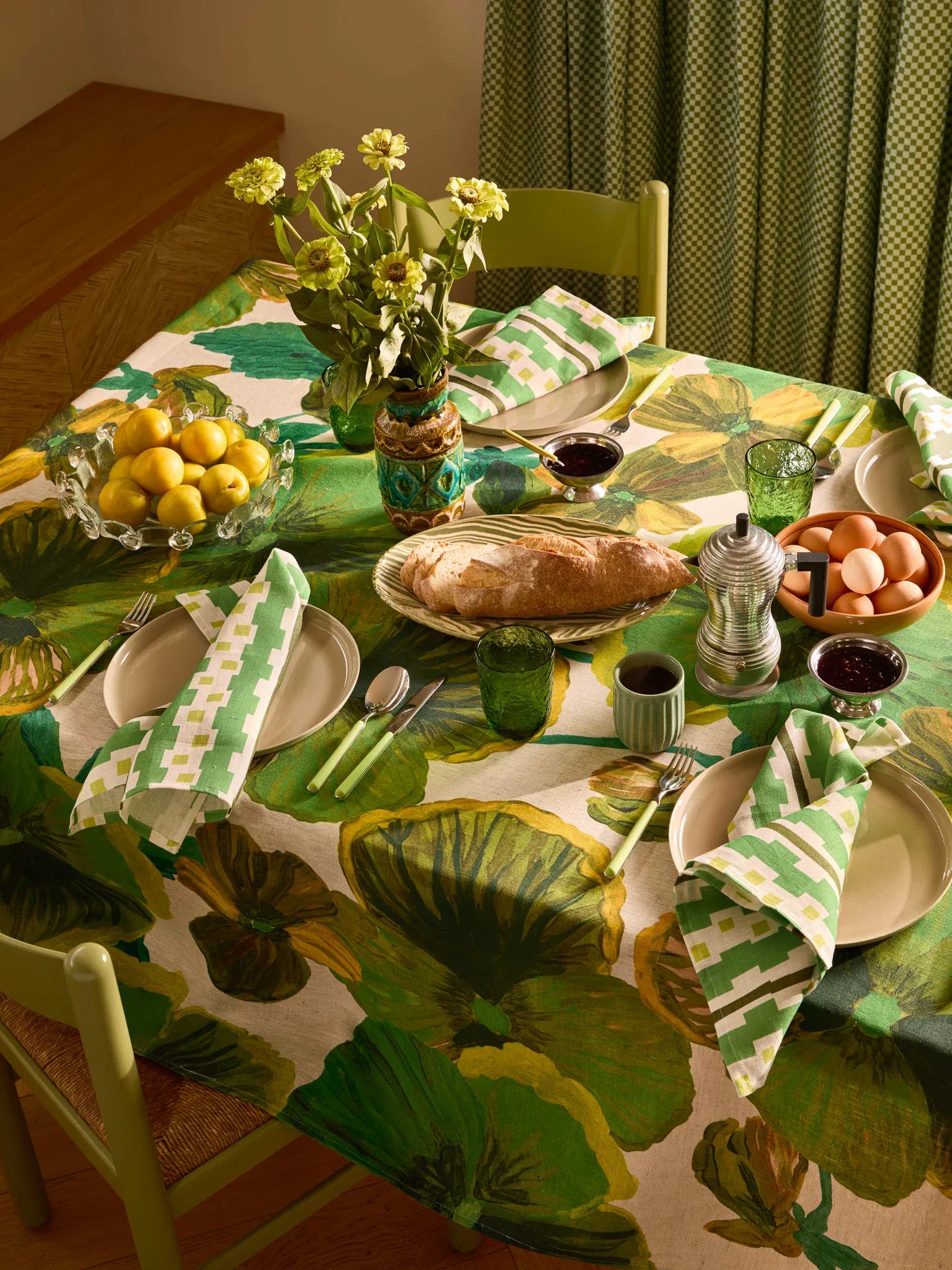 Wild Pansy Verde Tablecloth | Medium