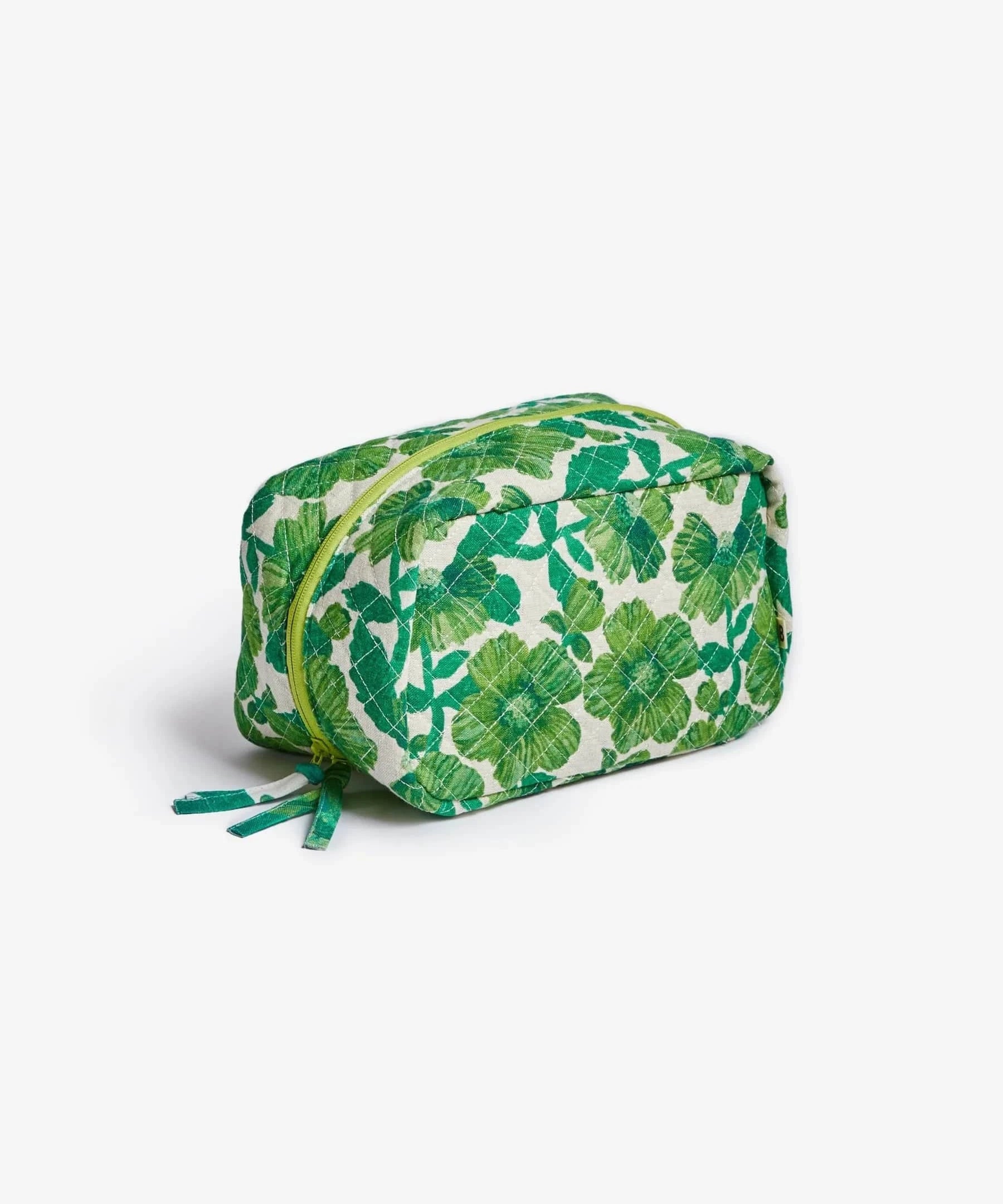 WB06M-leon-emerald-medium-quilted-linen-toiletry-bag-1_89b710a3-37ff-4c38-9036-c9b0e15227b9_jpg.webp