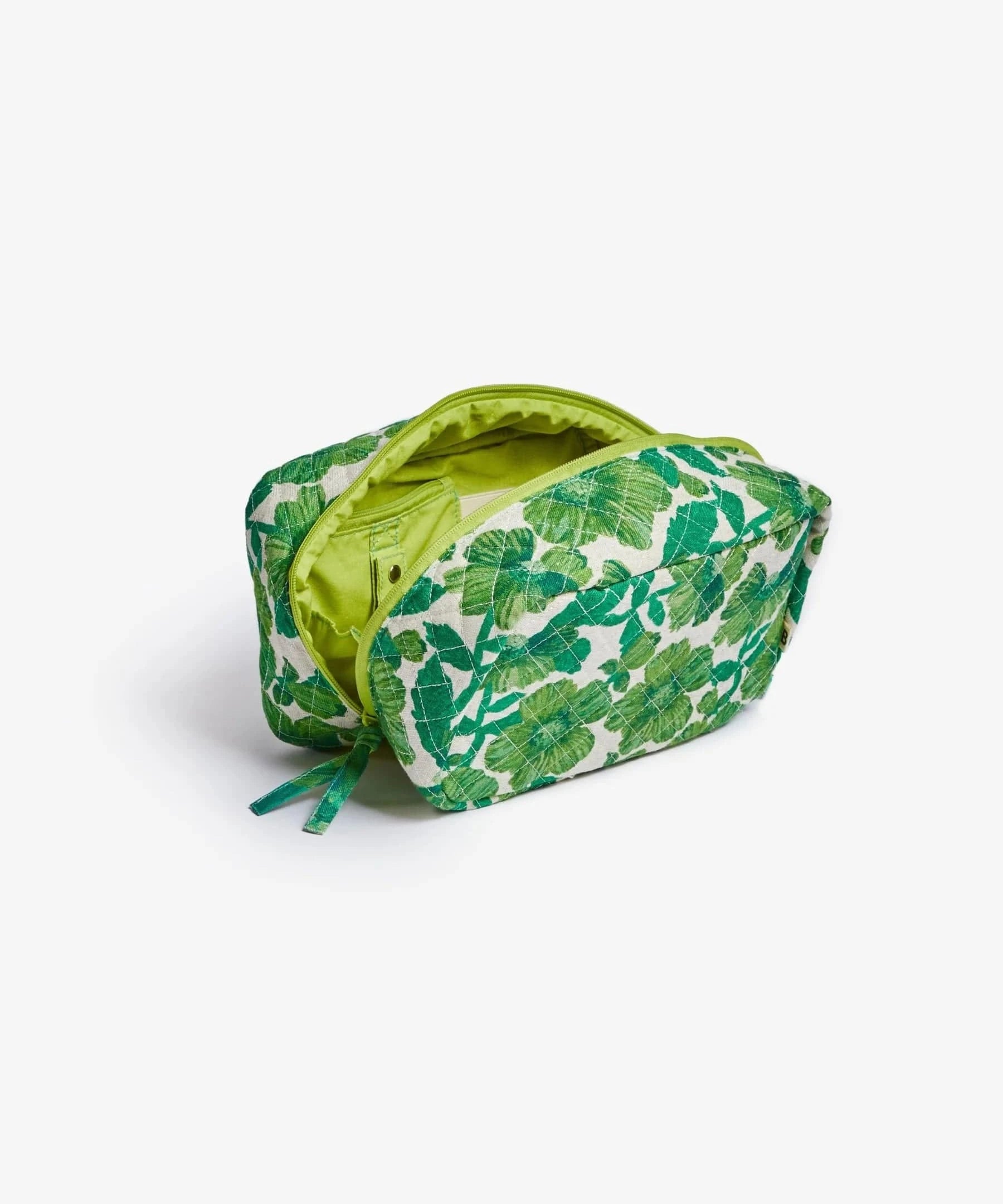 WB06M-leon-emerald-medium-quilted-linen-toiletry-bag-2_30e5bfbc-09fc-4923-9704-be3b44165e88_jpg.webp