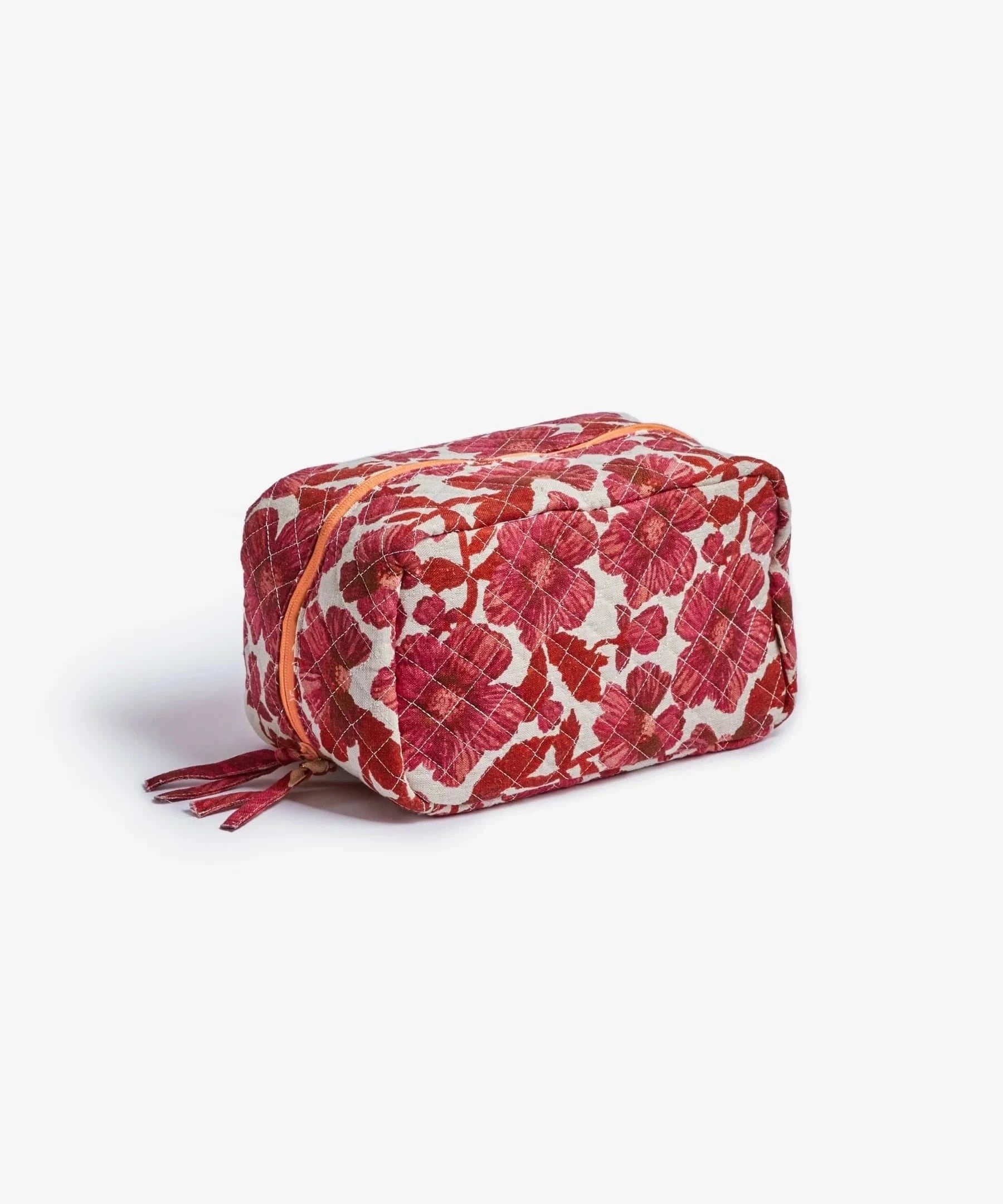 WB07M-leon-cerise-medium-quilted-cotton-toiletry-bag-3_45373573-1ff7-45c0-b16b-a001d15cdb79_jpg.webp
