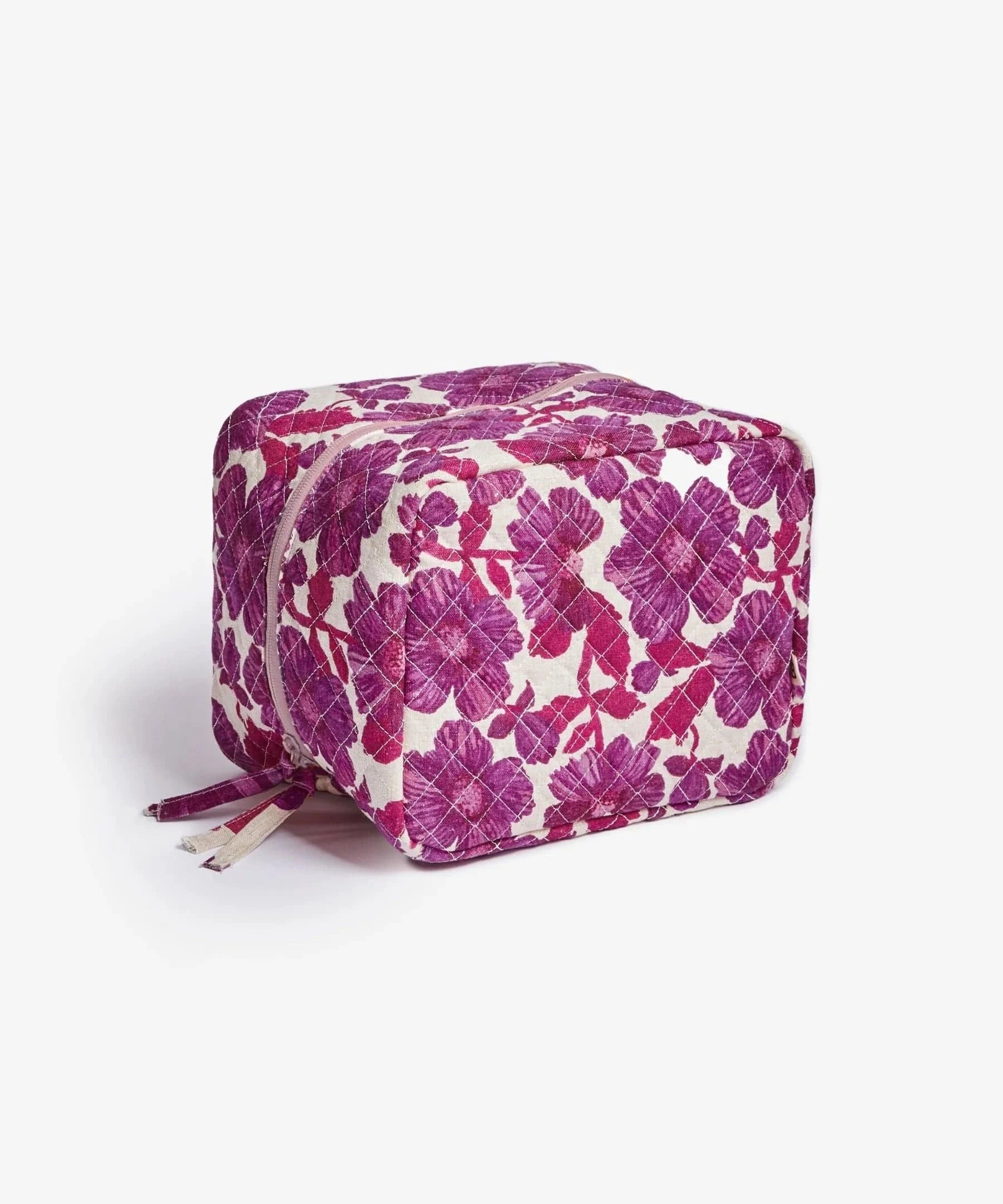 WB10L-leon-lilac-large-quilted-cotton-toiletry-bag-3_ba219231-bf5d-494f-8de6-3e2c41b886d4_jpg.webp