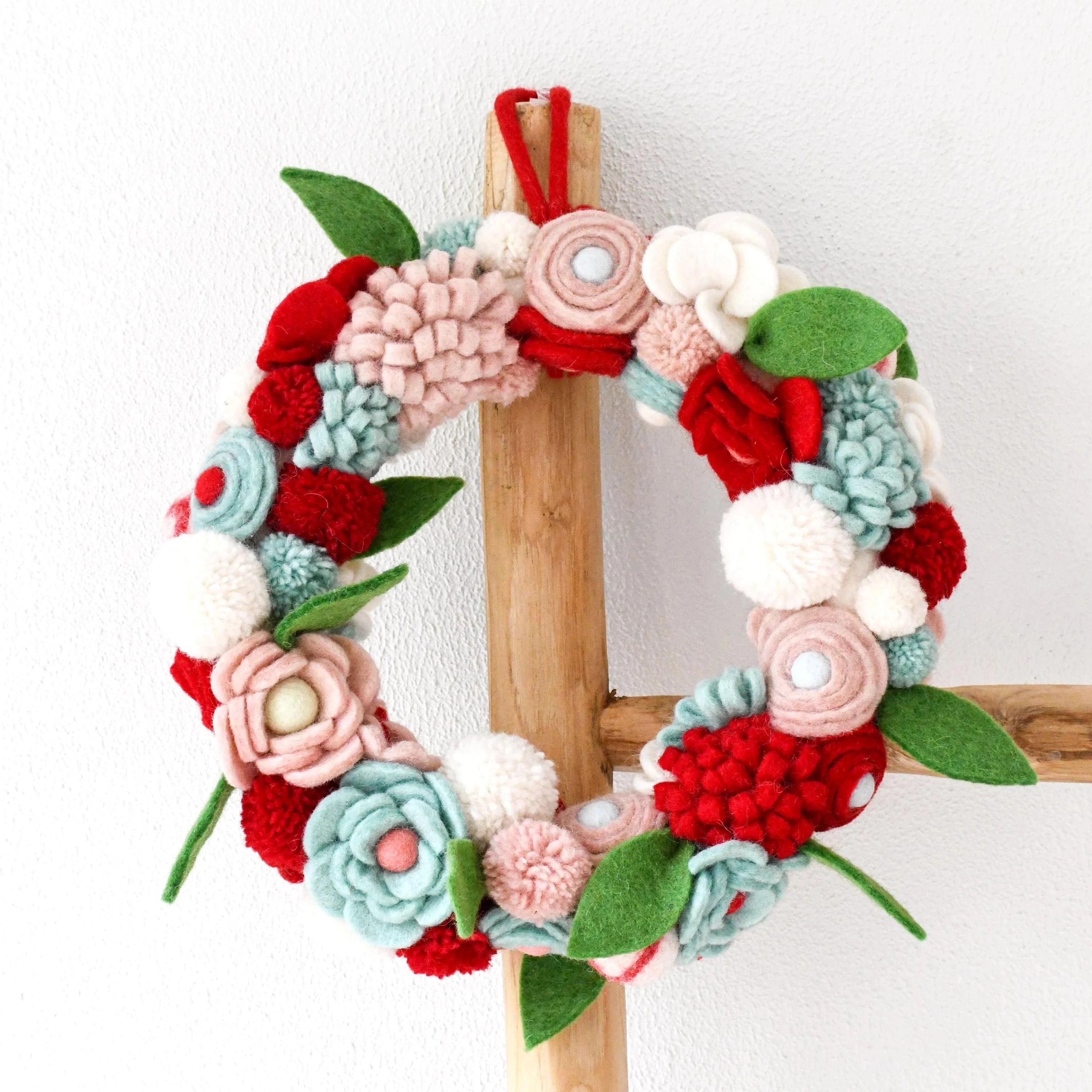 felt-floral-spring-wreath_jpg.webp