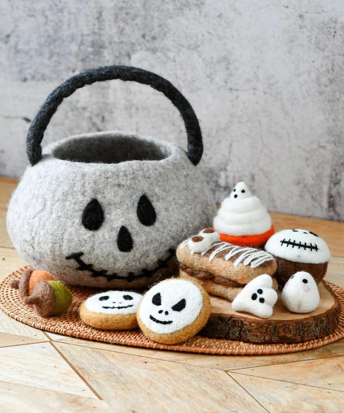 felt-spooky-ghost-grazing-set_jpg.webp