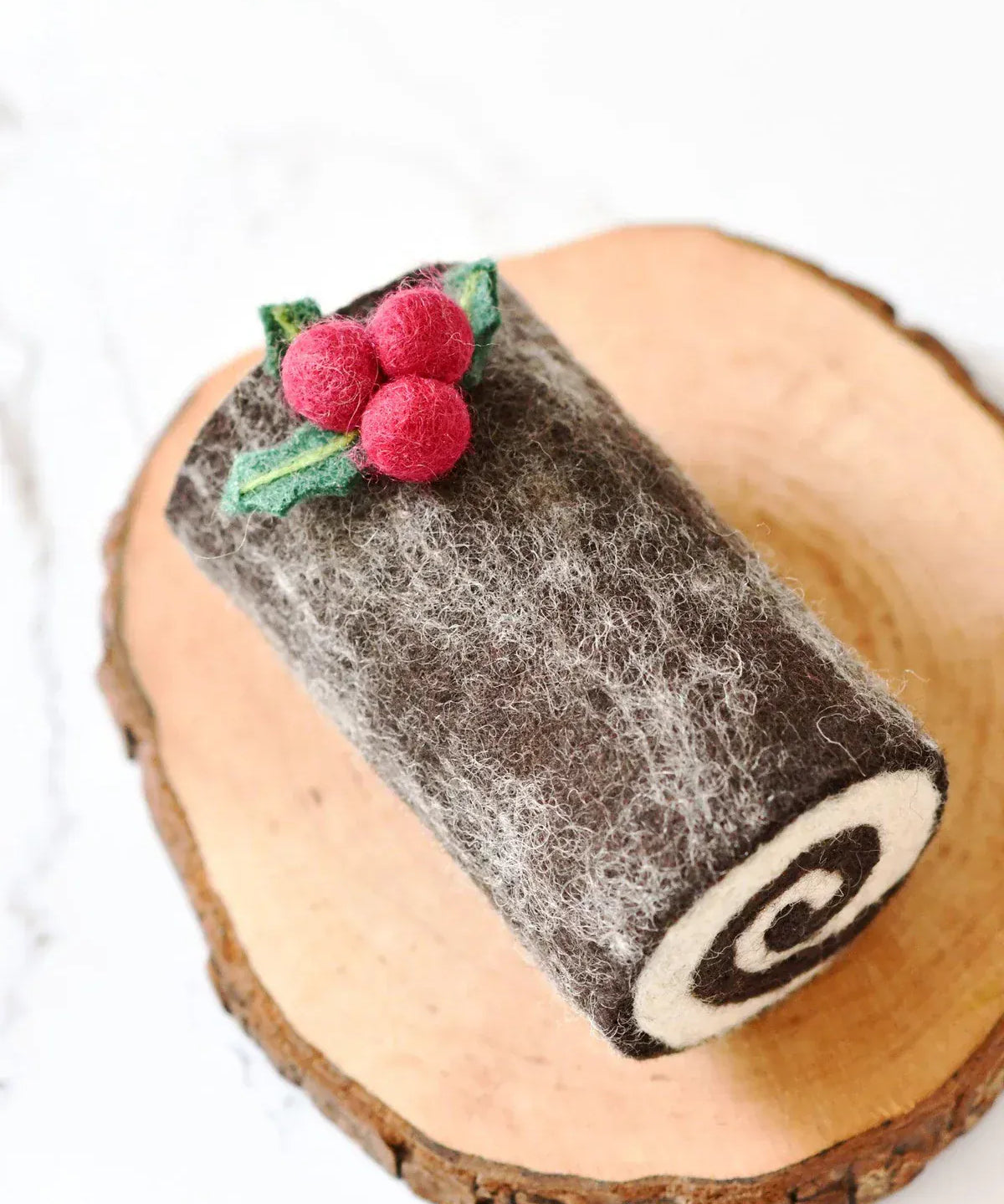felt-yule-log-cake-2_jpg.webp
