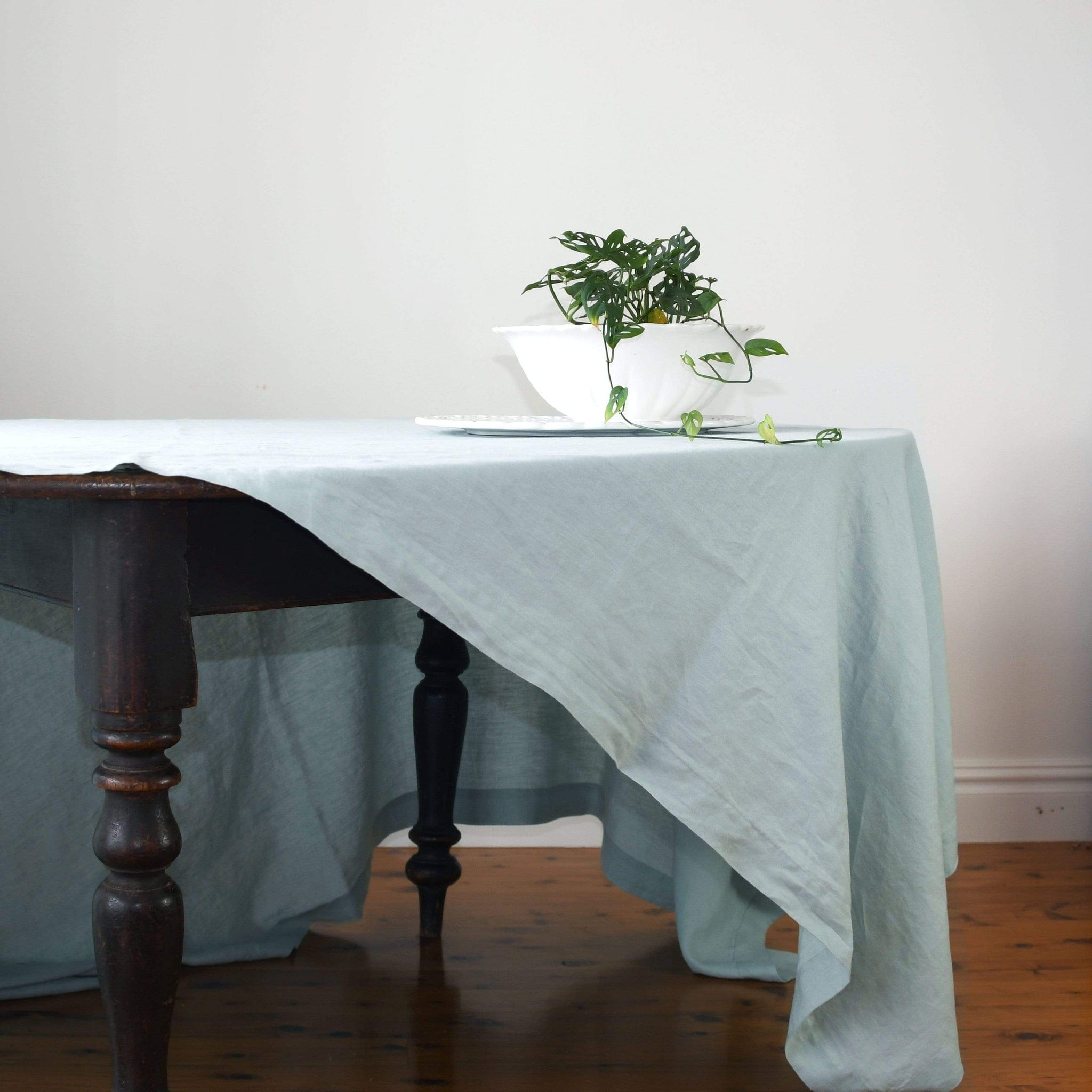 long-lunch-linen-tablecloth-duck-egg-linen-tablecloth-30731247878303_1024x1024_2x_3b67e384-72a9-47e9-b023-562b32d5ad58.jpg